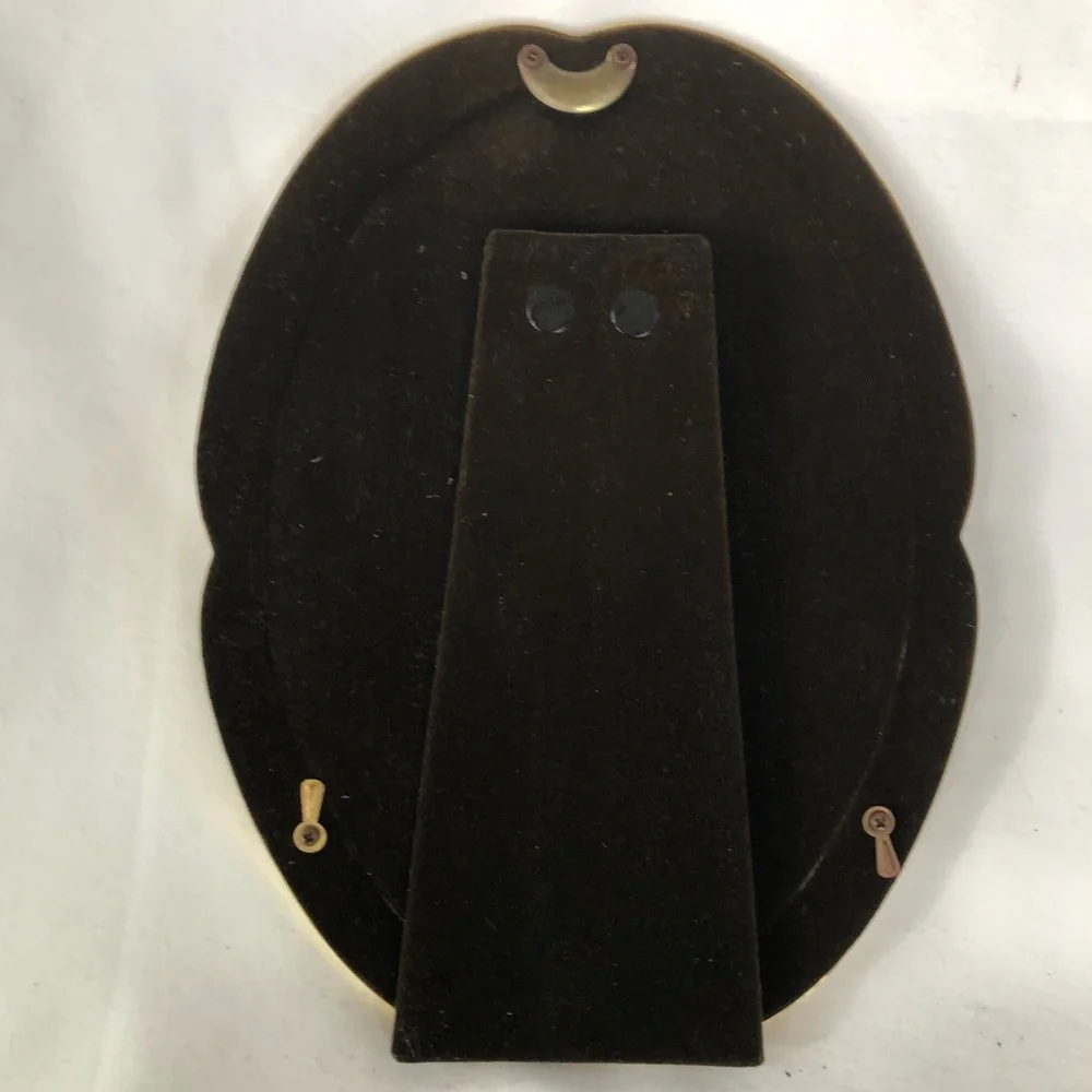 Vintage Picture Photo Frame Metal Brass Free Standing Wall Hanging 5” x 7” Oval